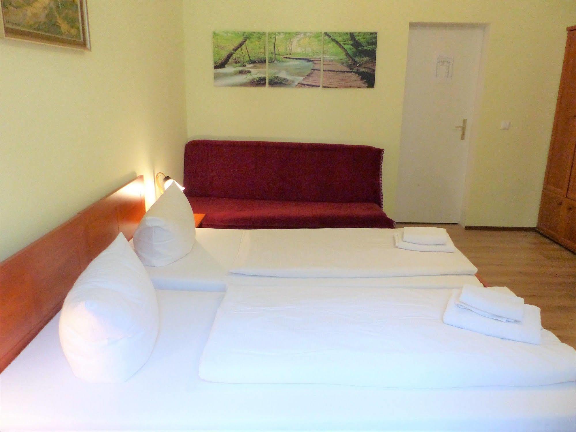 Hotel Eden Am Zoo Берлин Екстериор снимка